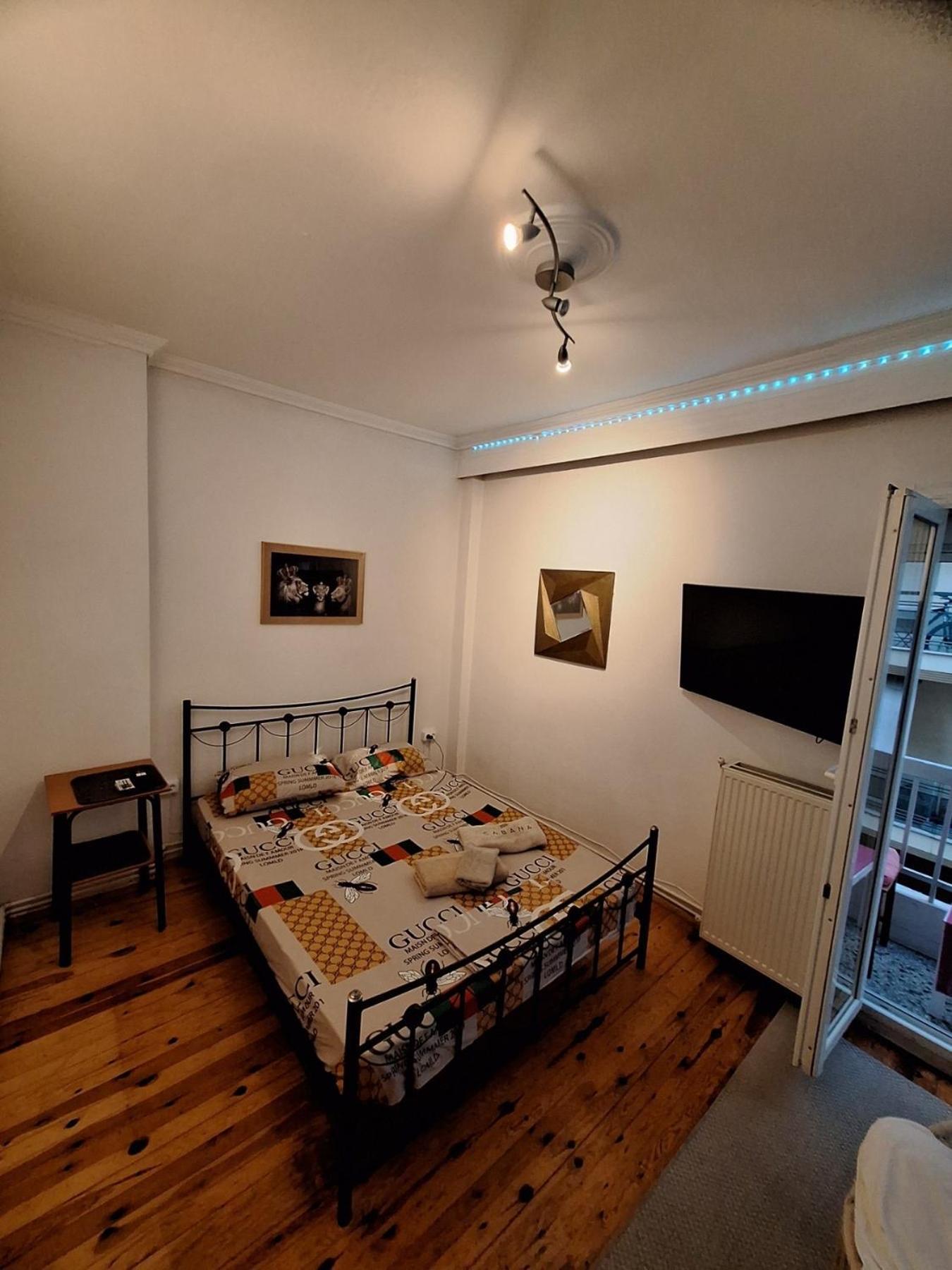Queen Suites 60M2 Thessaloniki Exterior photo